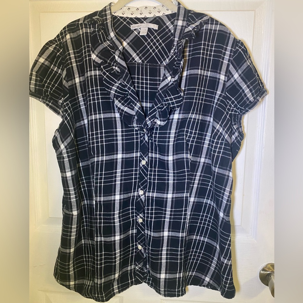 Women’s Old Navy Plaid Button Down Cap Sleeve Top Black and White Size XL